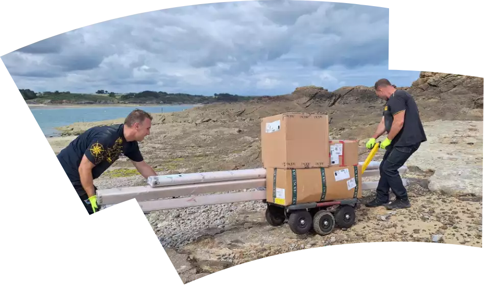 La Maison Guisnel en train de faire un déménagement sur une plage